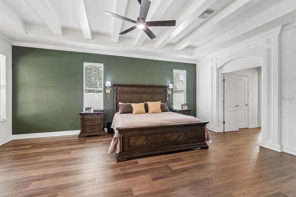 For Sale: $979,000 (4 beds, 4 baths, 3803 Square Feet)