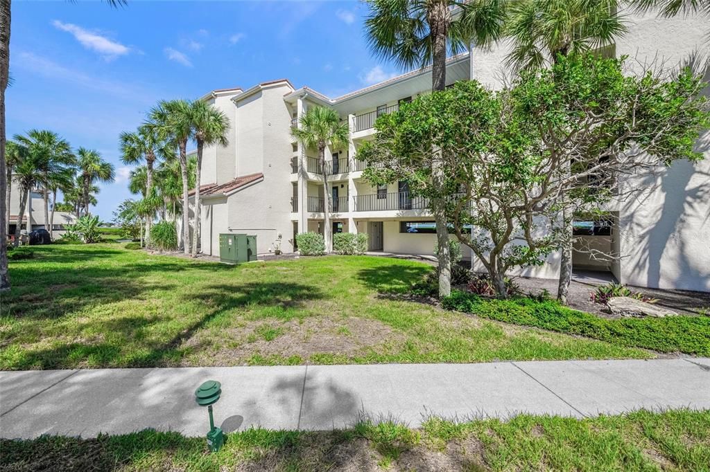 For Sale: $659,900 (3 beds, 2 baths, 1782 Square Feet)
