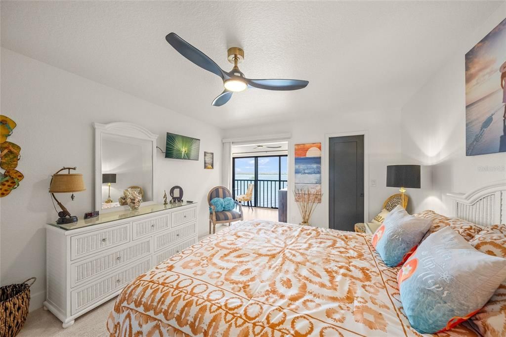 For Sale: $659,900 (3 beds, 2 baths, 1782 Square Feet)