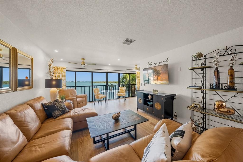 For Sale: $659,900 (3 beds, 2 baths, 1782 Square Feet)