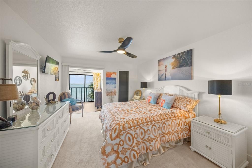For Sale: $659,900 (3 beds, 2 baths, 1782 Square Feet)