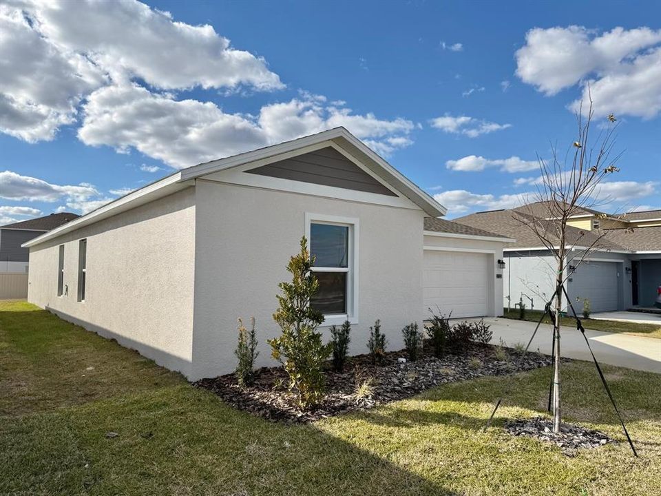 For Rent: $2,030 (4 beds, 2 baths, 1801 Square Feet)