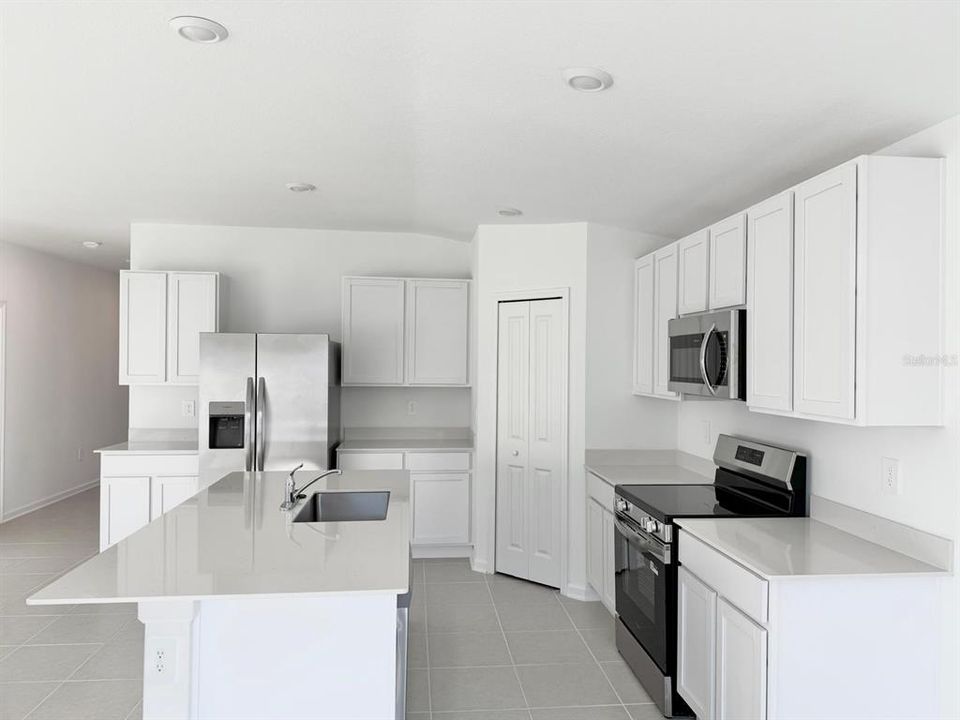 For Rent: $2,030 (4 beds, 2 baths, 1801 Square Feet)
