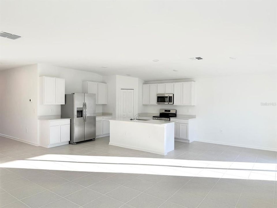 For Rent: $2,030 (4 beds, 2 baths, 1801 Square Feet)