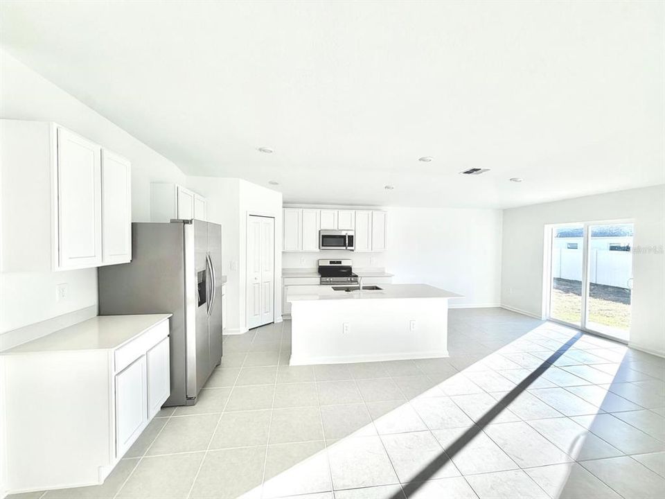 For Rent: $2,030 (4 beds, 2 baths, 1801 Square Feet)
