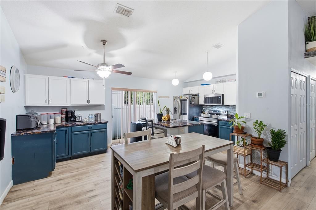 En Venta: $369,990 (3 camas, 2 baños, 1158 Pies cuadrados)