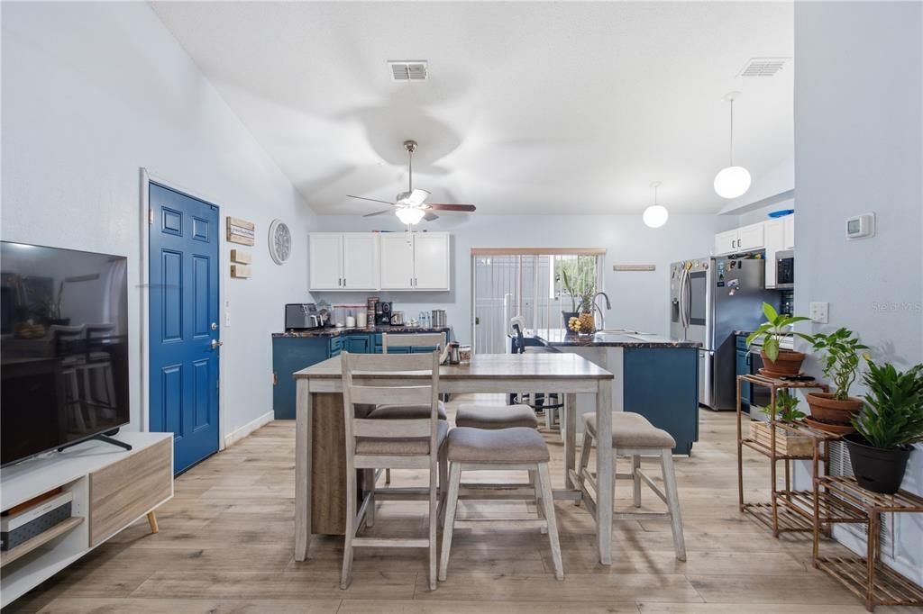 En Venta: $369,990 (3 camas, 2 baños, 1158 Pies cuadrados)
