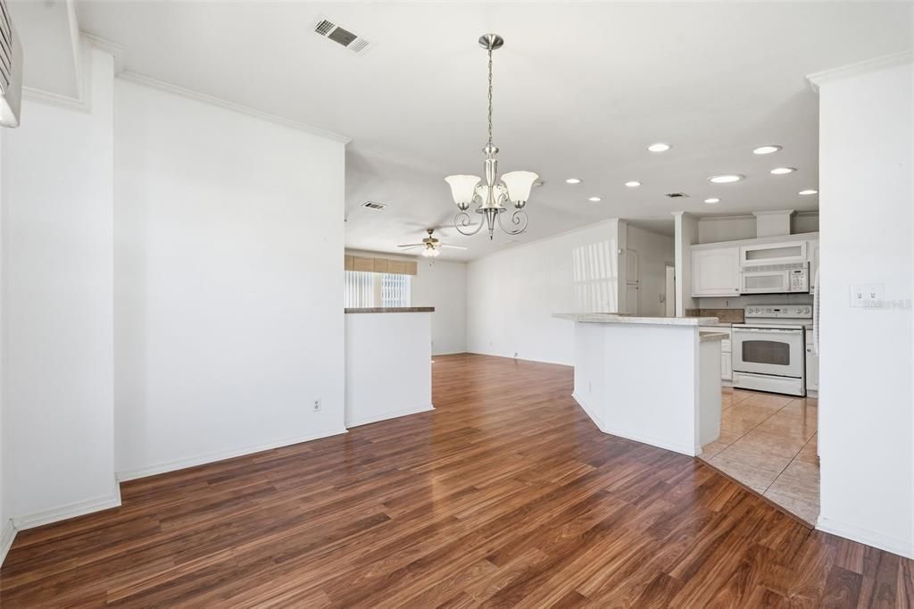 Active With Contract: $159,000 (2 beds, 2 baths, 1210 Square Feet)