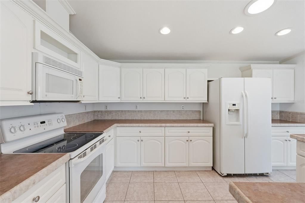 Active With Contract: $159,000 (2 beds, 2 baths, 1210 Square Feet)