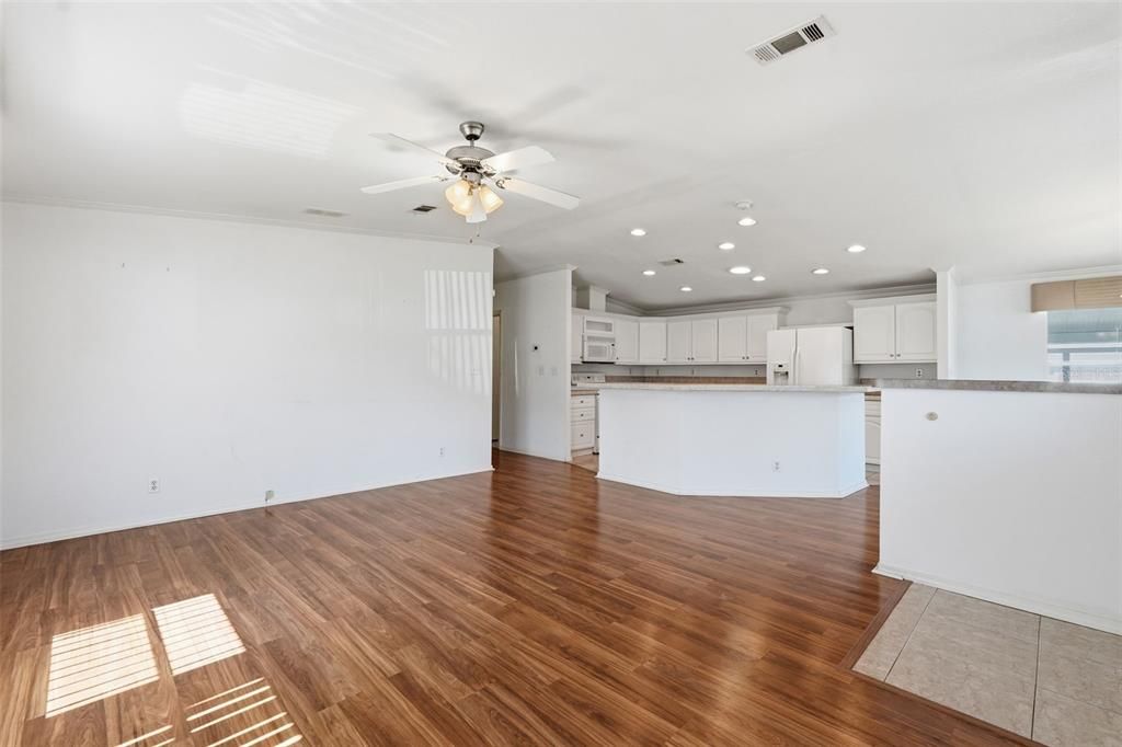 Active With Contract: $159,000 (2 beds, 2 baths, 1210 Square Feet)