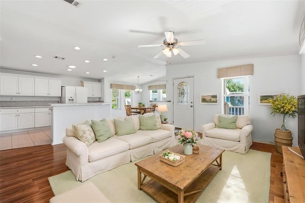 Active With Contract: $159,000 (2 beds, 2 baths, 1210 Square Feet)