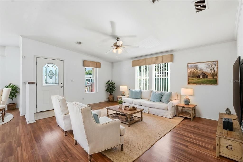 Active With Contract: $159,000 (2 beds, 2 baths, 1210 Square Feet)