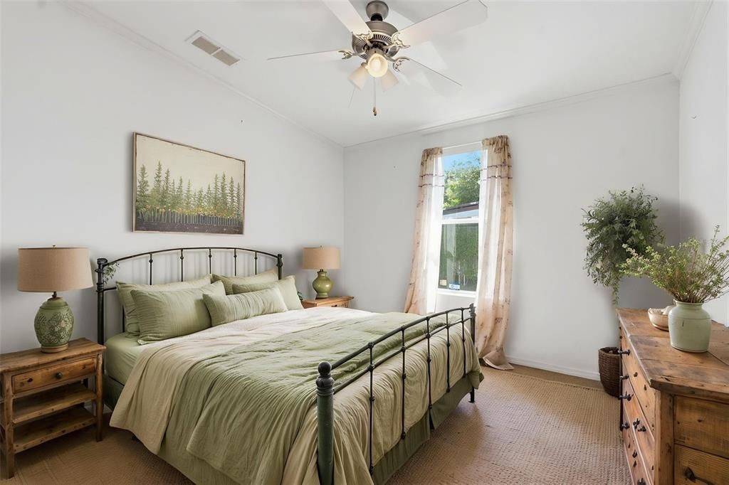 Active With Contract: $159,000 (2 beds, 2 baths, 1210 Square Feet)