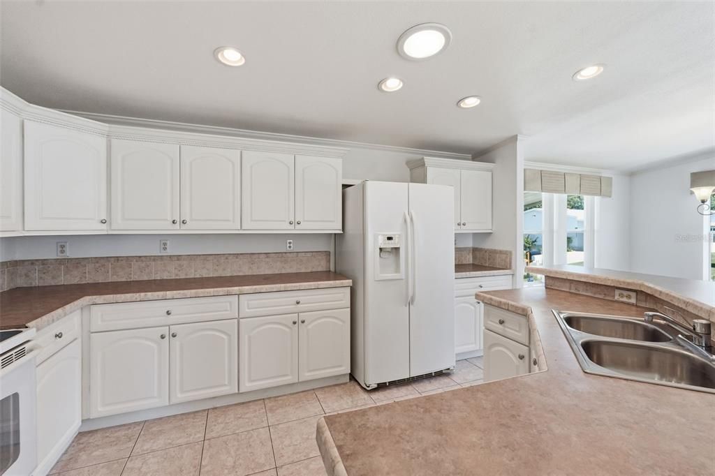 Active With Contract: $159,000 (2 beds, 2 baths, 1210 Square Feet)