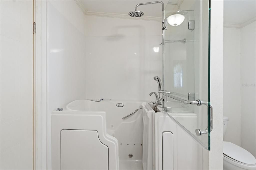 Active With Contract: $159,000 (2 beds, 2 baths, 1210 Square Feet)