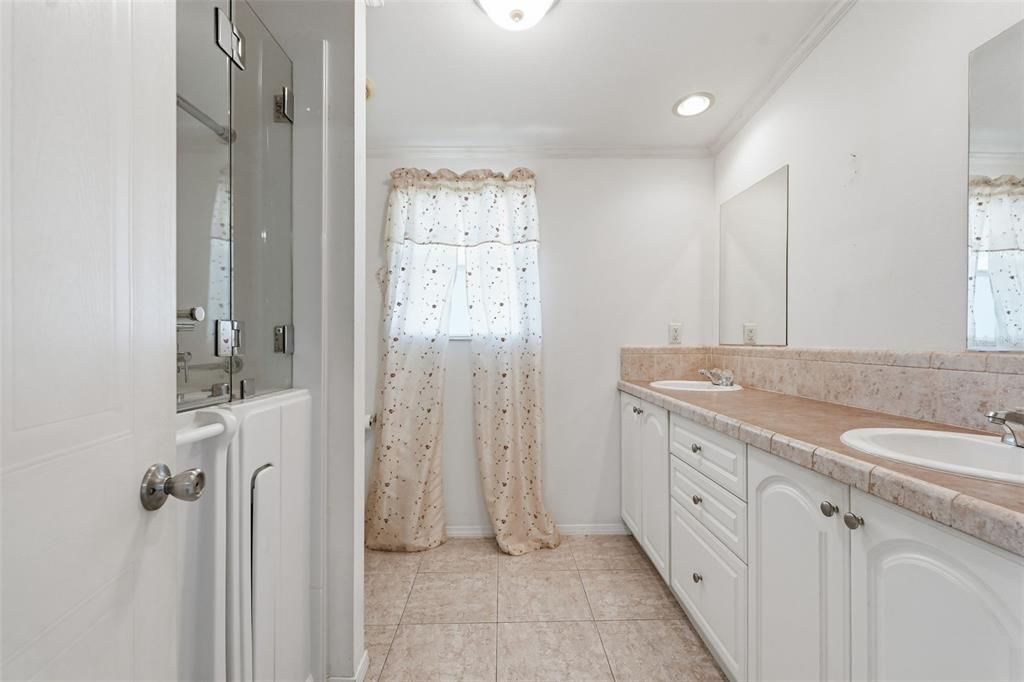Active With Contract: $159,000 (2 beds, 2 baths, 1210 Square Feet)