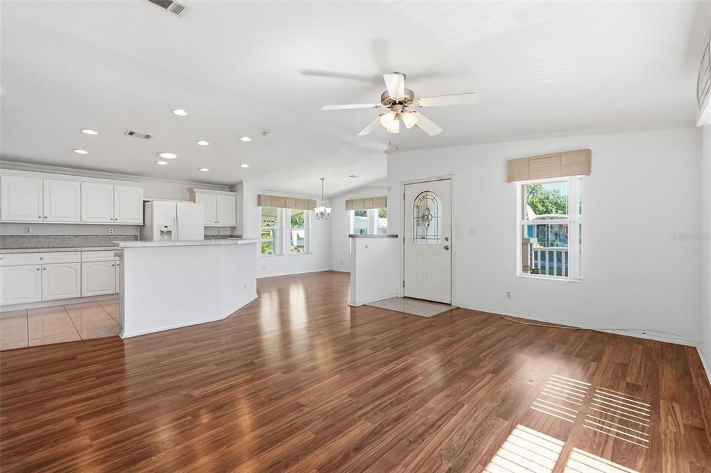 Active With Contract: $159,000 (2 beds, 2 baths, 1210 Square Feet)