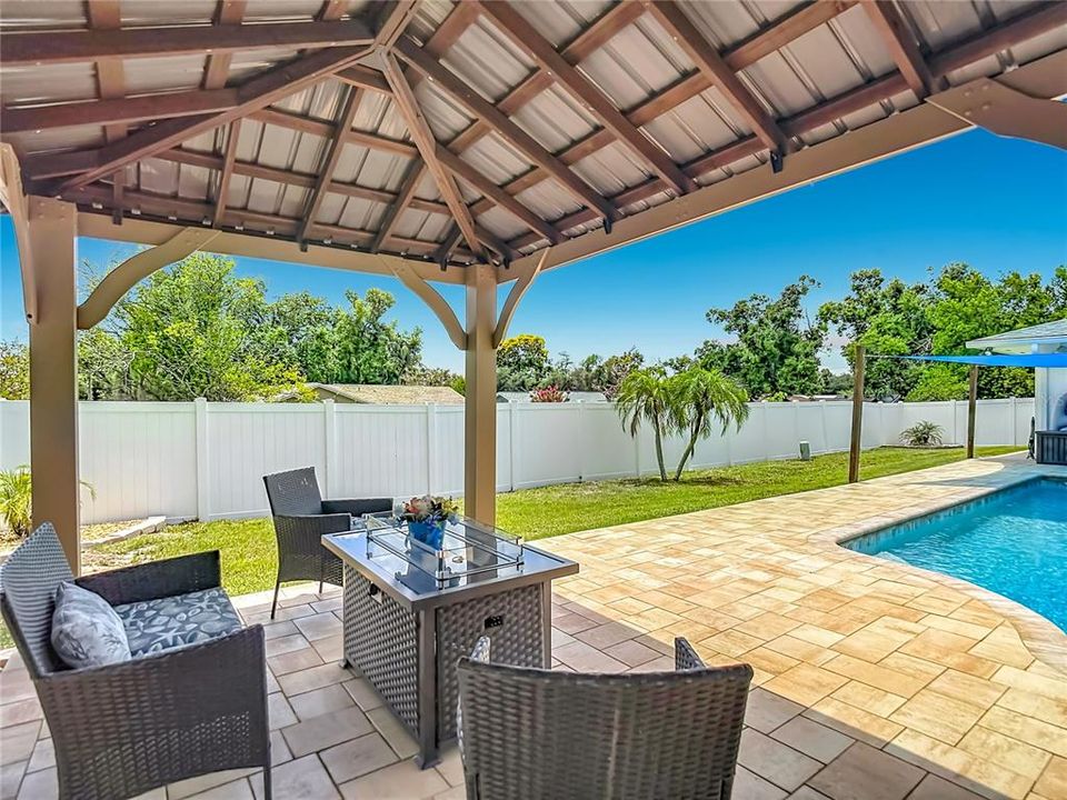 На продажу: $525,000 (4 спален, 2 ванн, 2565 Квадратных фут)