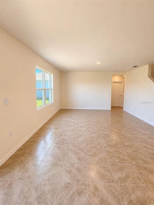 For Rent: $2,700 (5 beds, 3 baths, 2616 Square Feet)