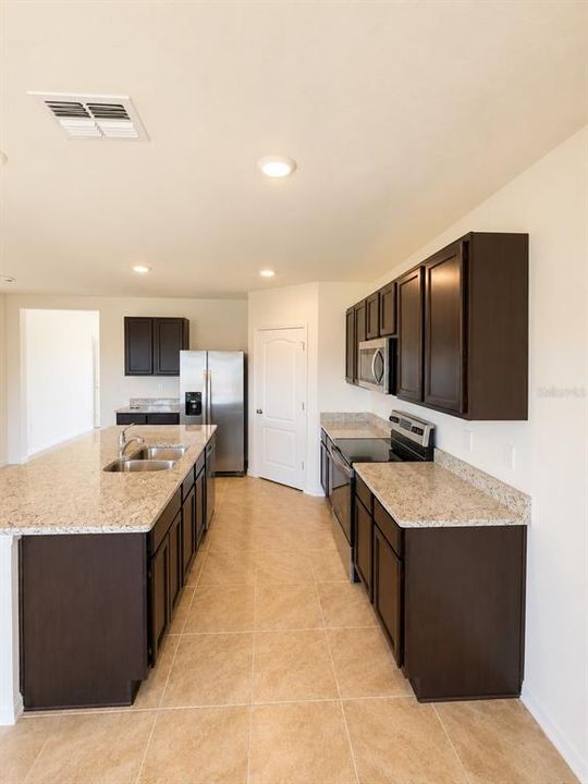 For Rent: $2,700 (5 beds, 3 baths, 2616 Square Feet)