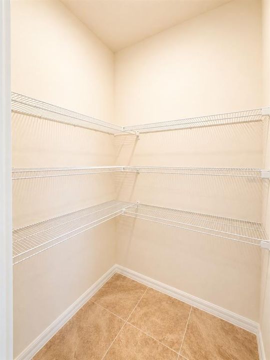 For Rent: $2,700 (5 beds, 3 baths, 2616 Square Feet)