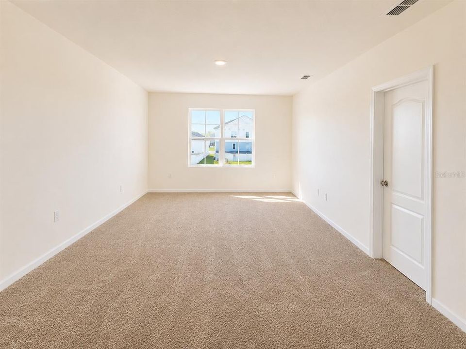 For Rent: $2,700 (5 beds, 3 baths, 2616 Square Feet)