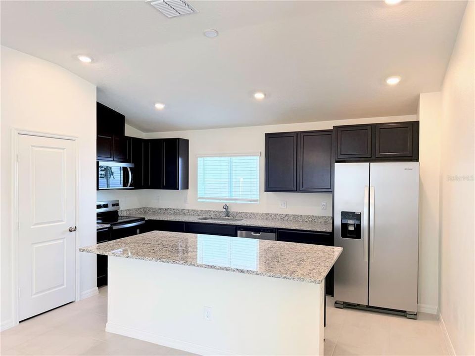 For Rent: $1,800 (3 beds, 2 baths, 1511 Square Feet)