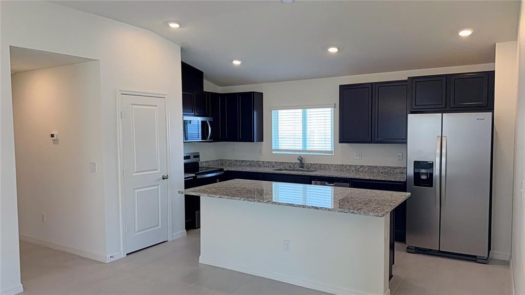 For Rent: $1,800 (3 beds, 2 baths, 1511 Square Feet)