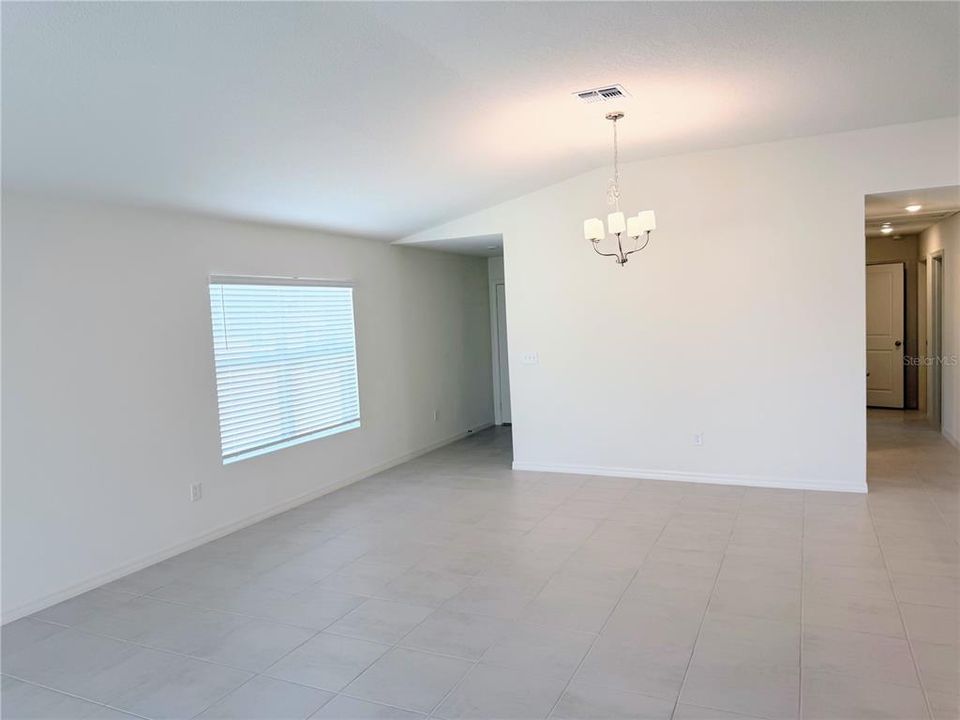 For Rent: $1,800 (3 beds, 2 baths, 1511 Square Feet)
