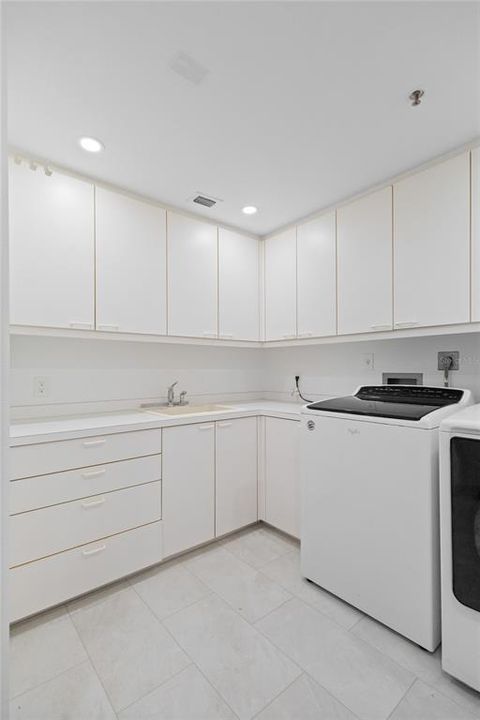 For Sale: $2,050,000 (3 beds, 3 baths, 3083 Square Feet)