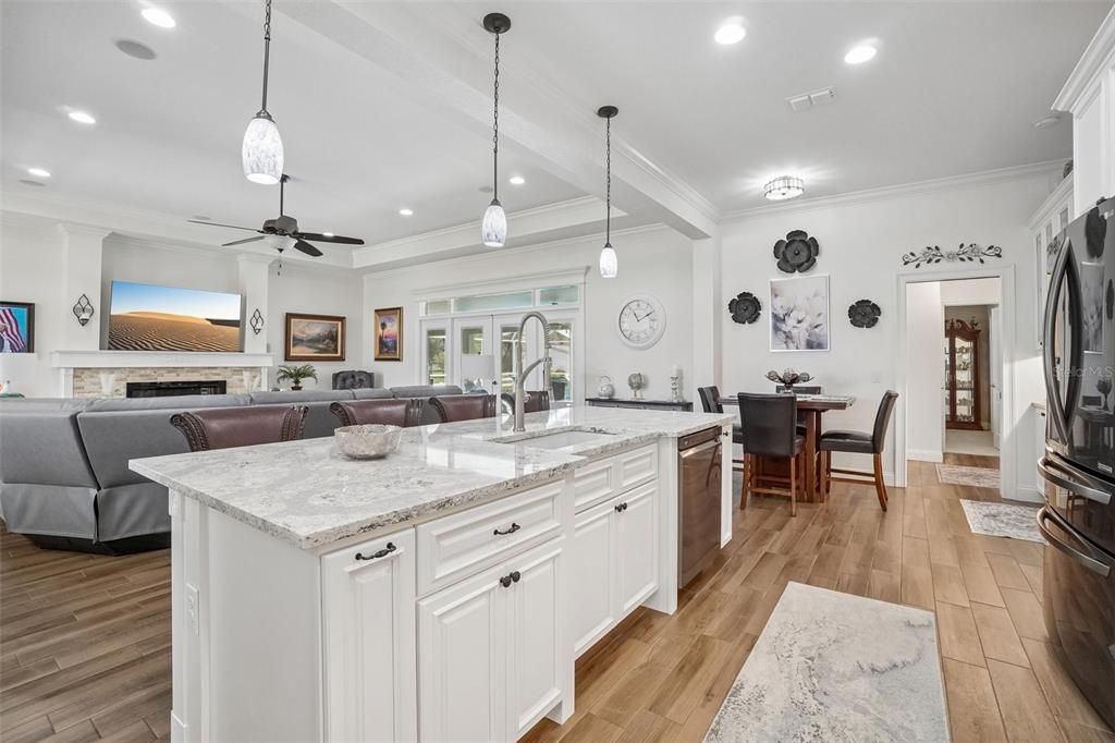 For Sale: $729,900 (4 beds, 3 baths, 2570 Square Feet)