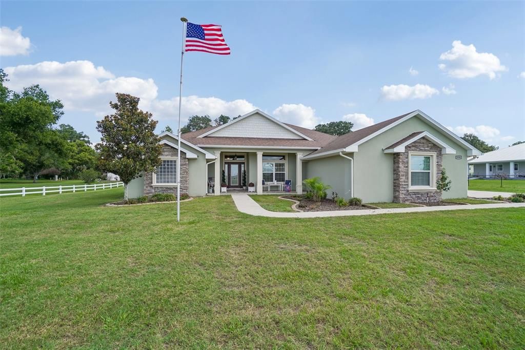 For Sale: $729,900 (4 beds, 3 baths, 2570 Square Feet)