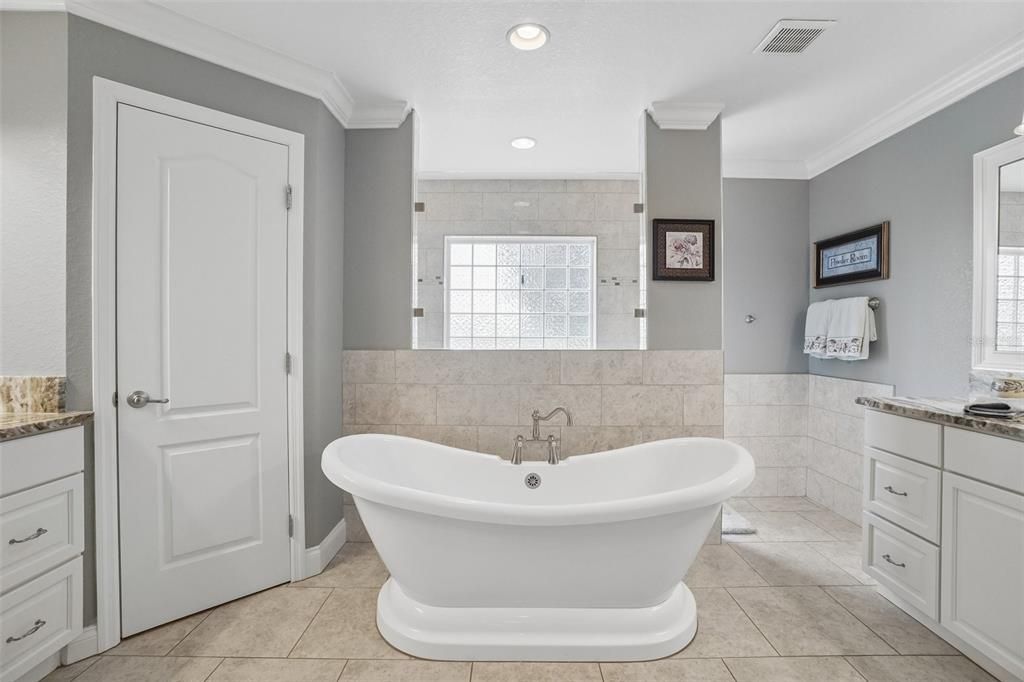 For Sale: $729,900 (4 beds, 3 baths, 2570 Square Feet)