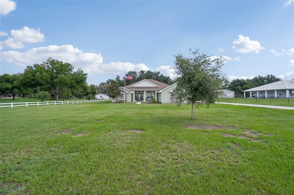 For Sale: $729,900 (4 beds, 3 baths, 2570 Square Feet)