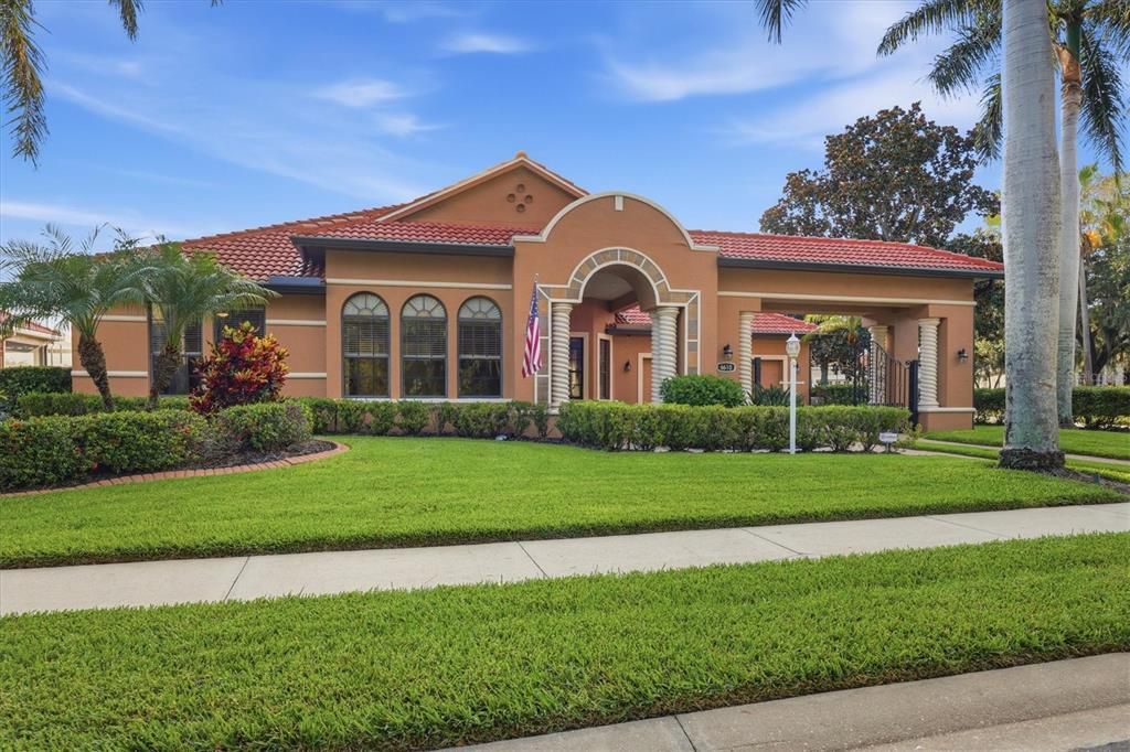 For Sale: $950,000 (4 beds, 3 baths, 2915 Square Feet)