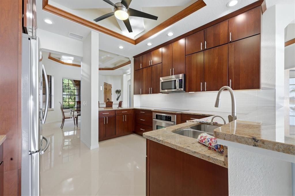 For Sale: $950,000 (4 beds, 3 baths, 2915 Square Feet)