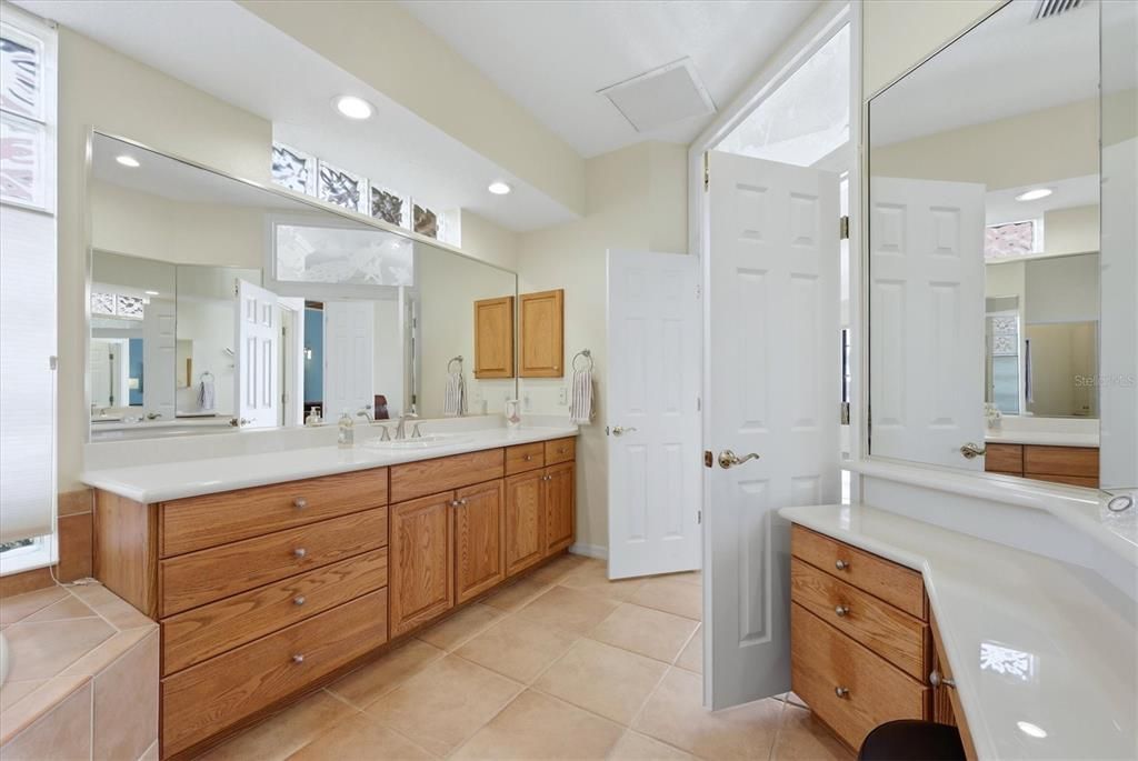 For Sale: $950,000 (4 beds, 3 baths, 2915 Square Feet)