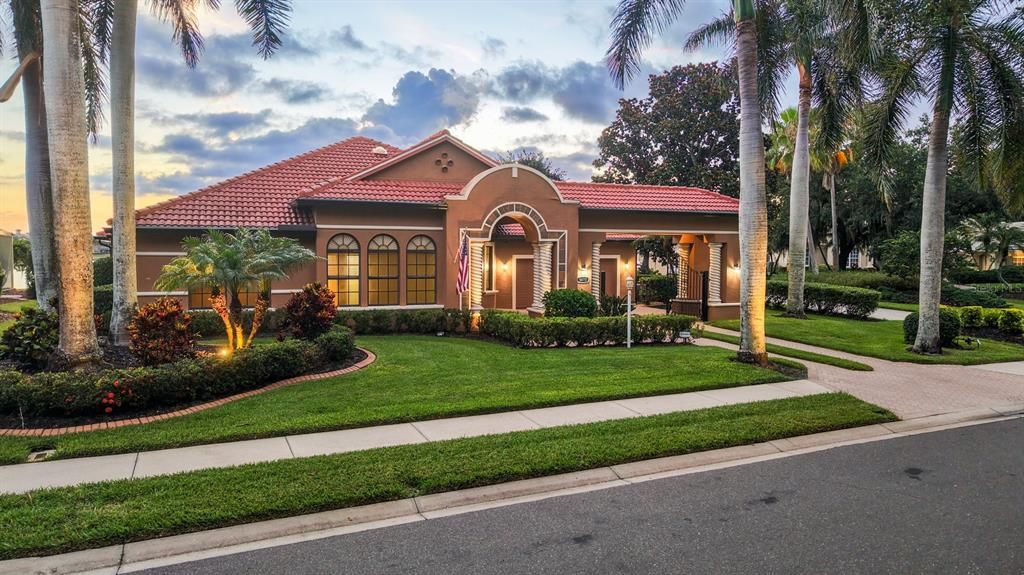 For Sale: $950,000 (4 beds, 3 baths, 2915 Square Feet)
