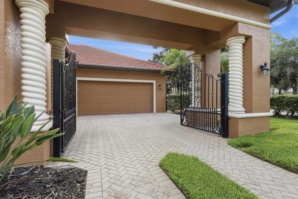 For Sale: $950,000 (4 beds, 3 baths, 2915 Square Feet)