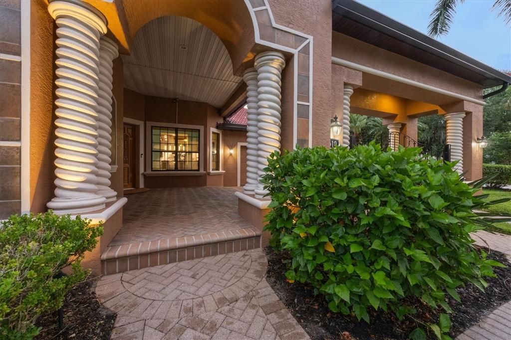 For Sale: $950,000 (4 beds, 3 baths, 2915 Square Feet)