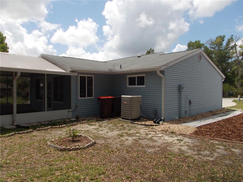 For Sale: $189,900 (2 beds, 2 baths, 1270 Square Feet)