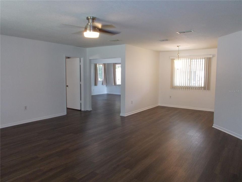 For Sale: $189,900 (2 beds, 2 baths, 1270 Square Feet)