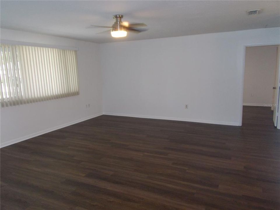 For Sale: $189,900 (2 beds, 2 baths, 1270 Square Feet)