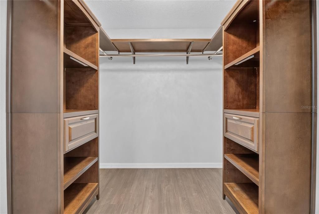 En Venta: $335,000 (4 camas, 2 baños, 2050 Pies cuadrados)