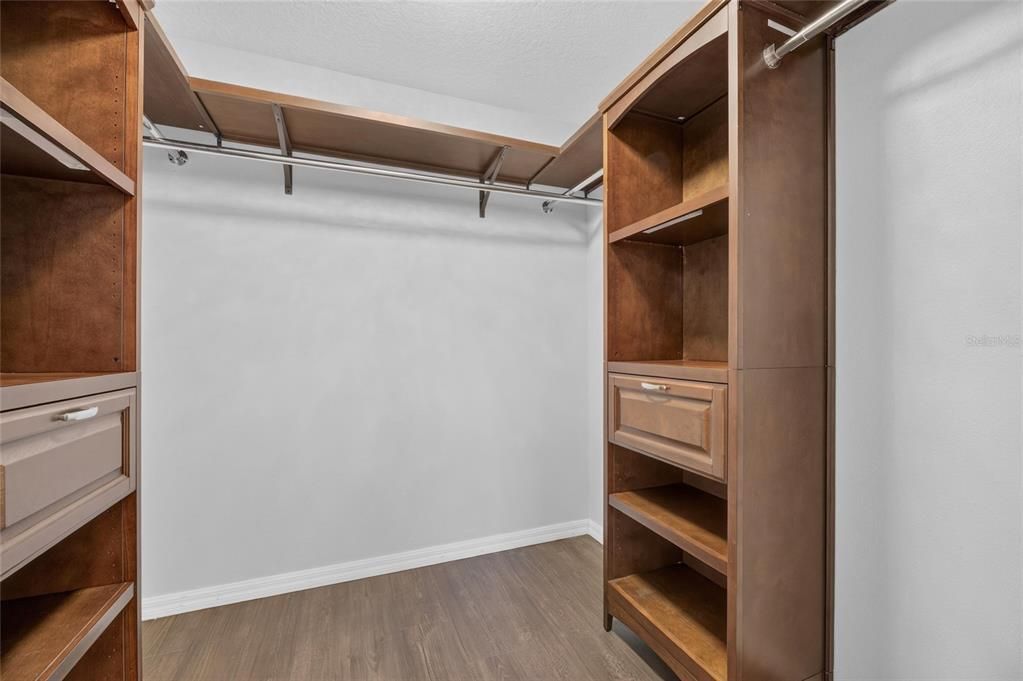 En Venta: $335,000 (4 camas, 2 baños, 2050 Pies cuadrados)