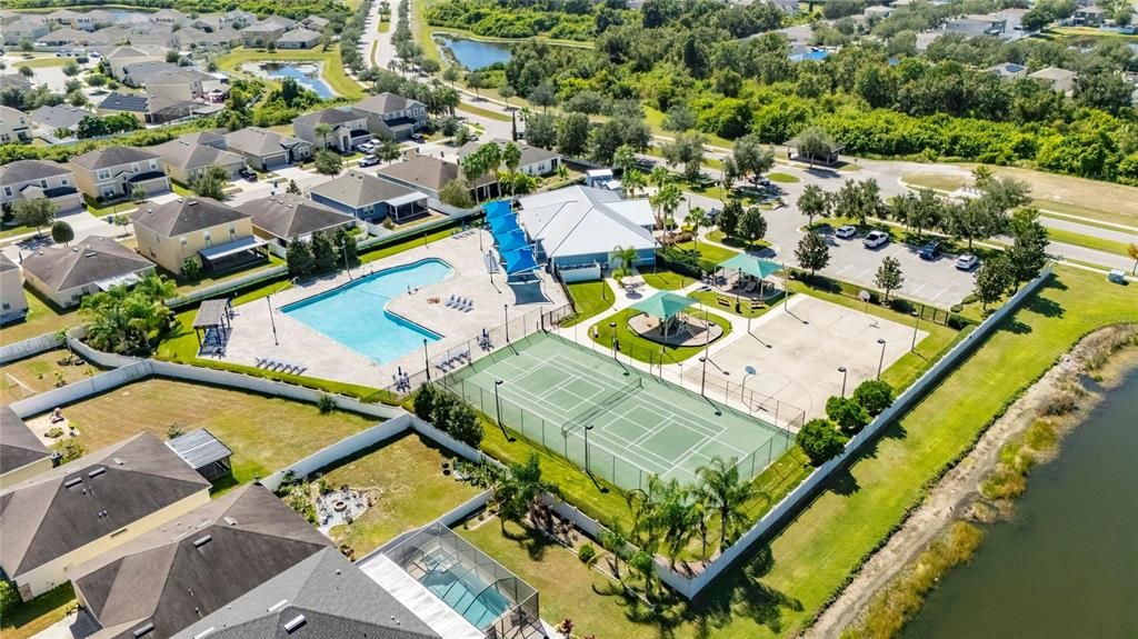 En Venta: $335,000 (4 camas, 2 baños, 2050 Pies cuadrados)