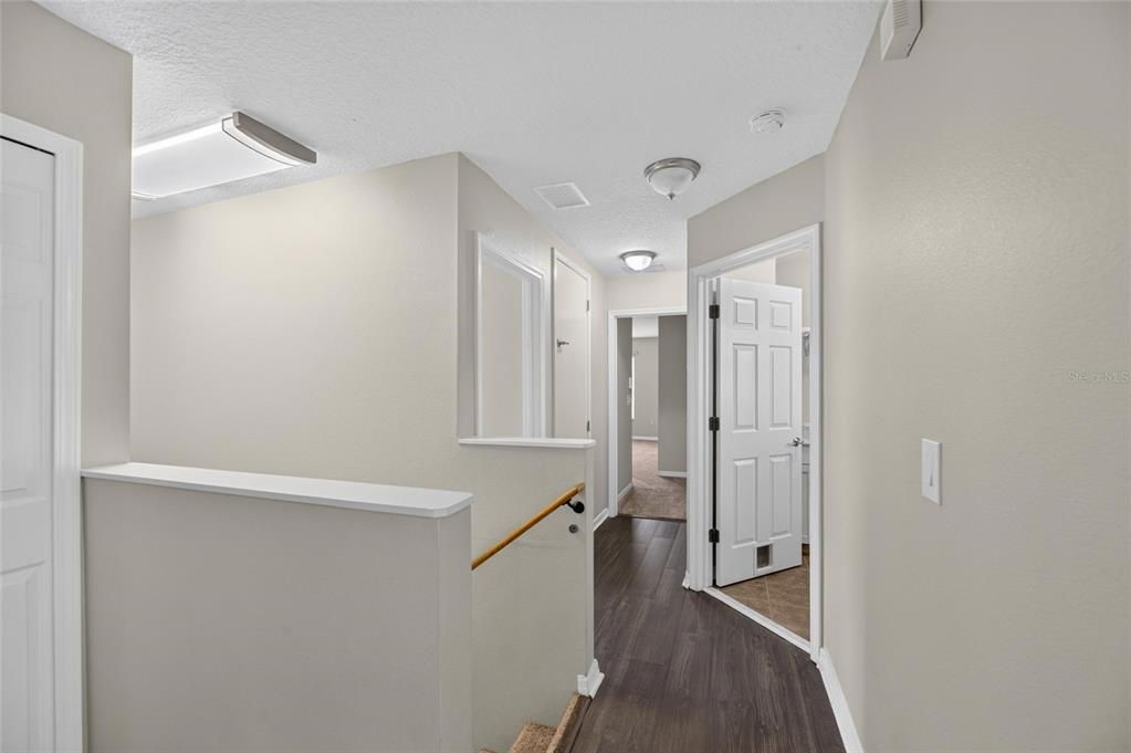 En Venta: $335,000 (4 camas, 2 baños, 2050 Pies cuadrados)