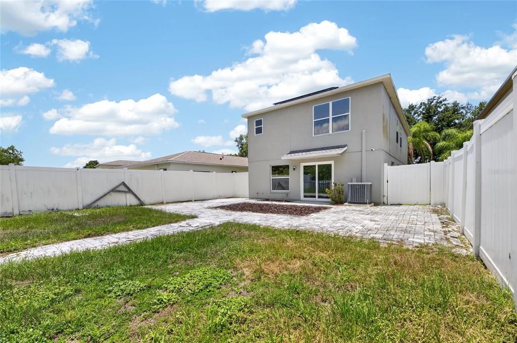 En Venta: $335,000 (4 camas, 2 baños, 2050 Pies cuadrados)