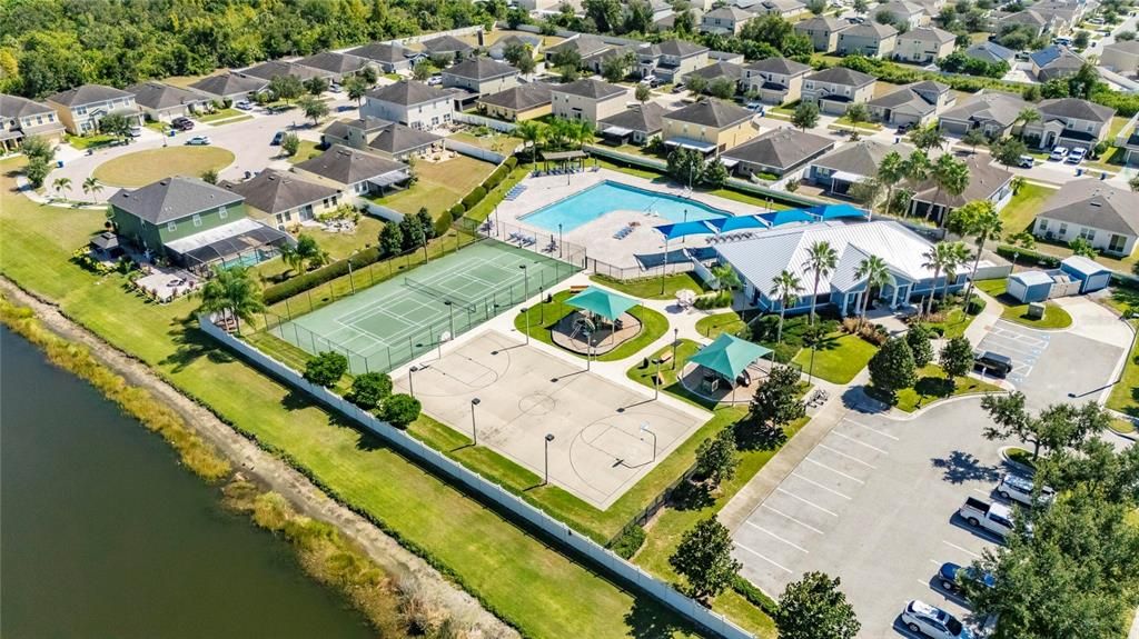 En Venta: $335,000 (4 camas, 2 baños, 2050 Pies cuadrados)