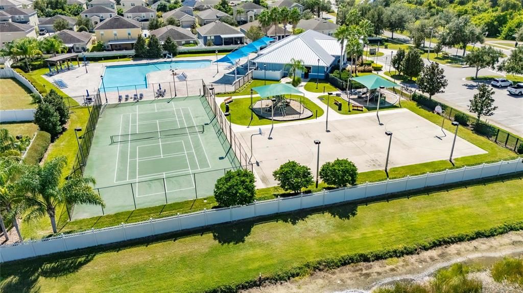 En Venta: $335,000 (4 camas, 2 baños, 2050 Pies cuadrados)